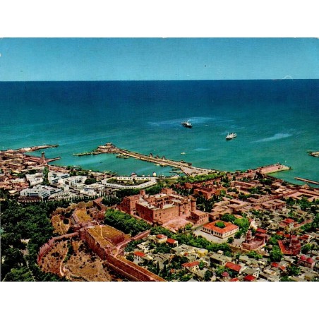 Carte postale ancienne représentant une vue aérienne de la ville de Rhodes, de son port et du Palais des Grands Maîtres.
