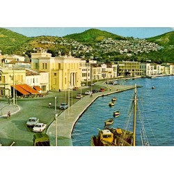 Carte Postale Moderne du port de Vathy à Samos avec timbres grecs et correspondance manuscrite