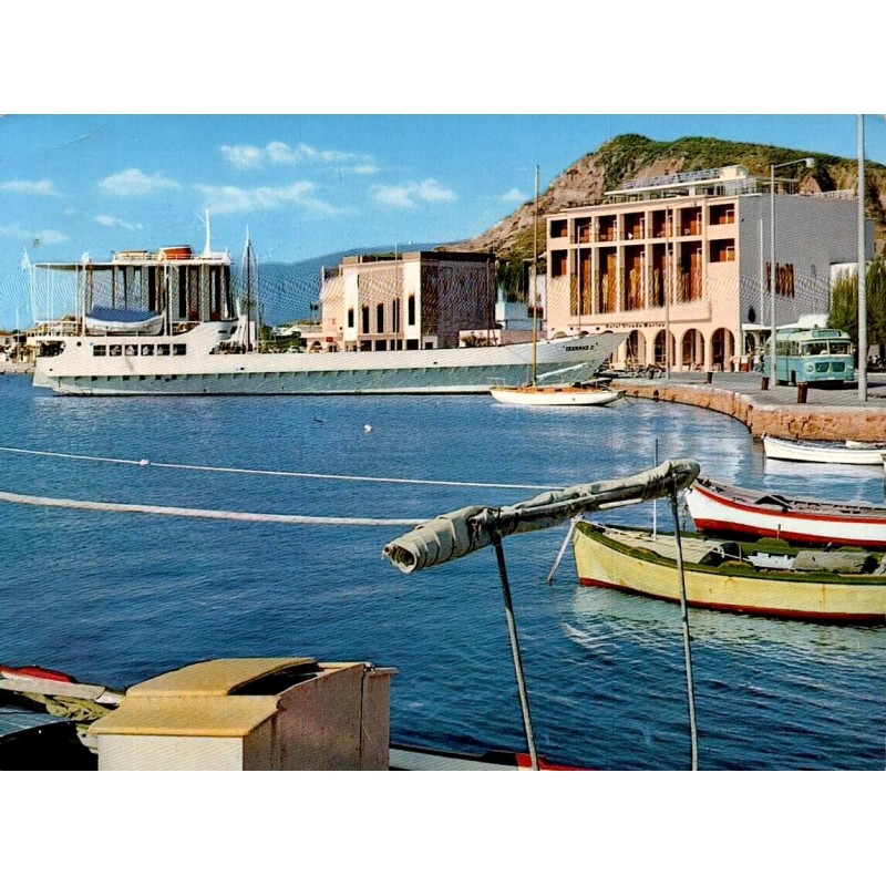 Carte Postale Semi-Moderne du port de Zakynthos en Grèce avec navire au quai, voyagée en 1973.