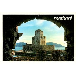 Carte Postale Moderne montrant le Bourtzi de Methoni vu depuis la porte de la forteresse en Messénie.