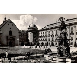 Carte Postale Ancienne d'Innsbruck montrant la fontaine Léopold, la Hofkirche et la Hofburg.