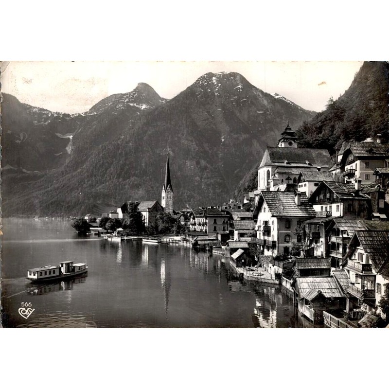 CPSM de Hallstatt en Autriche avec vue sur le lac, le village et le massif du Dachstein.