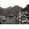 CPSM de Hallstatt en Autriche avec vue sur le lac, le village et le massif du Dachstein.