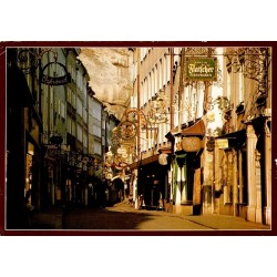CPSM Getreidegasse Salzbourg avec enseignes historiques.