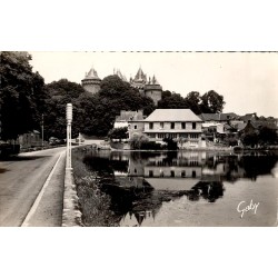 6 - COMBOURG - Hôtel du Lac et le Château