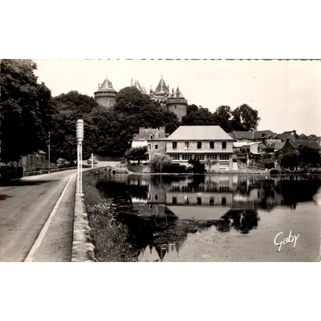 6 - COMBOURG - Hôtel du Lac et le Château