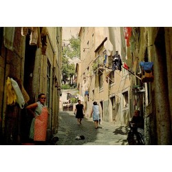 Carte postale CPM de la Rua do Espírito Santo à Lisbonne avec scène de rue typique