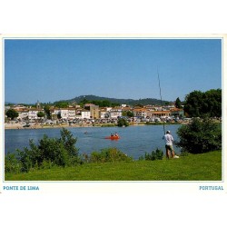 Carte postale CPM de Ponte de Lima avec vue partielle de la ville et du fleuve Lima au Portugal