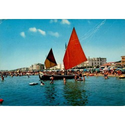 Voilier traditionnel sur la plage Santa Margherita à Caorle Italie Carte Postale CPSM