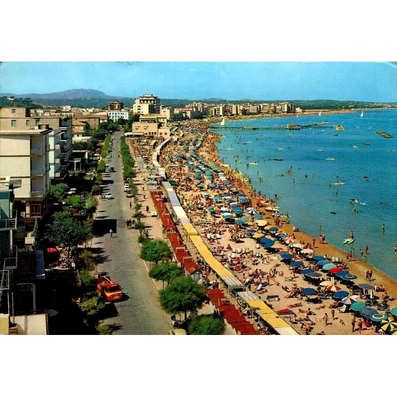 CPSM Cattolica plage riante Italie carte postale circulée 1964