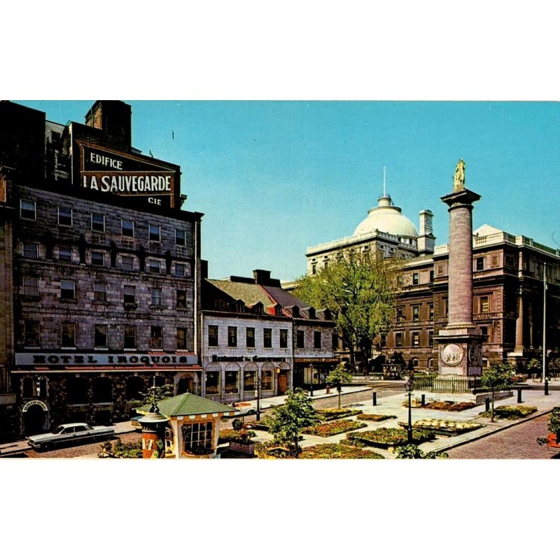 CPM Place Jacques-Cartier et Colonne Nelson dans le Vieux-Montréal Québec Canada