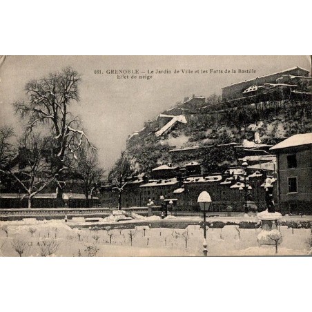Carte postale ancienne Grenoble Jardin de Ville neige et forts de la Bastille