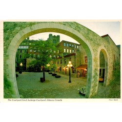 CPM Ottawa The Courtyard Inn Auberge Courtyard Ontario Canada circulée 1993