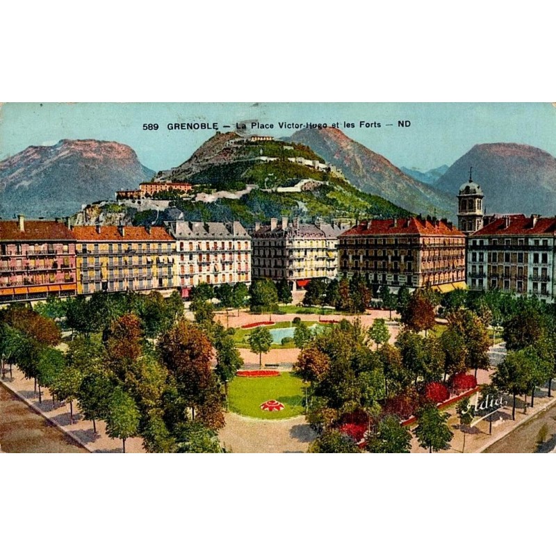 589 - GRENOBLE - La Place Victore Hugo et les forts - ND