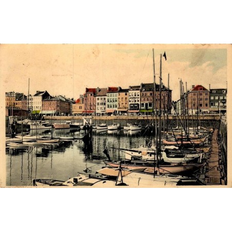 CPSM du bassin du Royal Yacht Club d'Ostende avec voiliers en Belgique