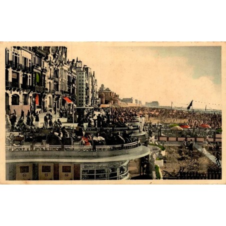 CPSM de la plage et de la digue d'Ostende animées en Belgique