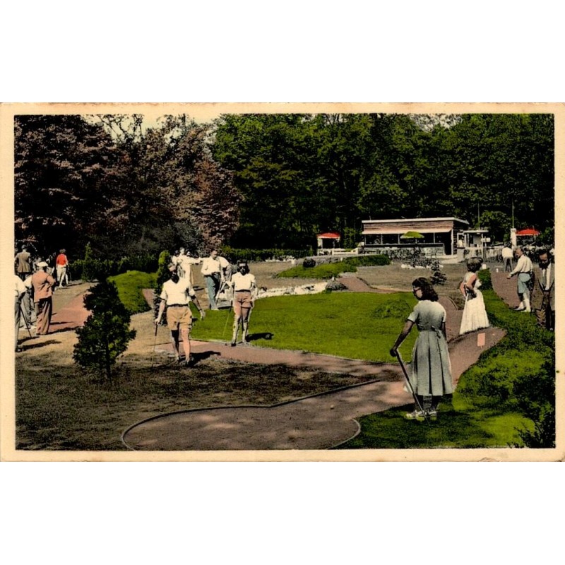 CPSM du golf miniature d'Ostende avec joueurs sur le parcours en Belgique