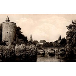 CPSM du Minnewater et de la tour de la Poudrière à Bruges en Belgique