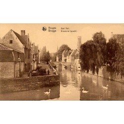CPA Bruges Quai Vert Groene Rei avec canal, cygnes et maisons historiques en Belgique