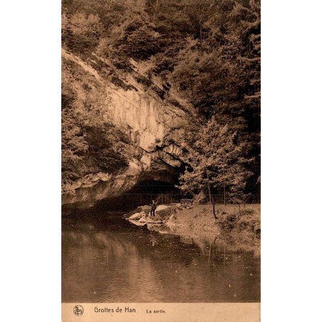 CPA Grottes de Han sortie de la Lesse devant la falaise calcaire en Belgique