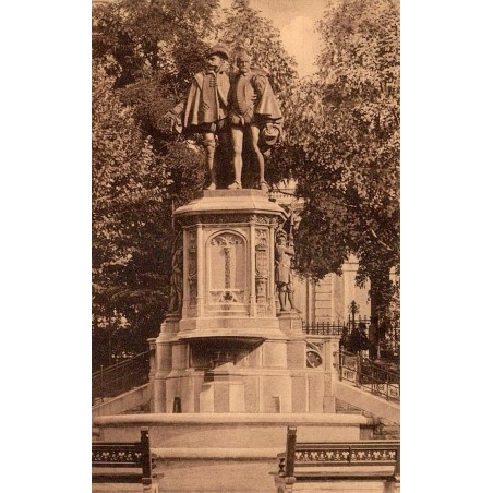 CPA Bruxelles monument des comtes d'Egmont et de Horn au Petit Sablon