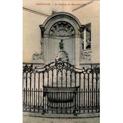 CPA Bruxelles fontaine du Manneken-Pis circulée en 1922