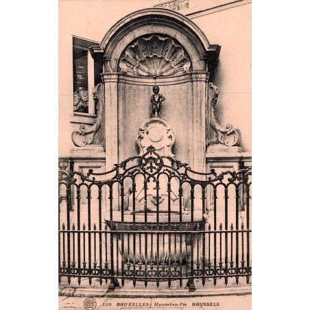 CPA Bruxelles fontaine du Manneken-Pis éditée par les Grands Magasins de La Bourse