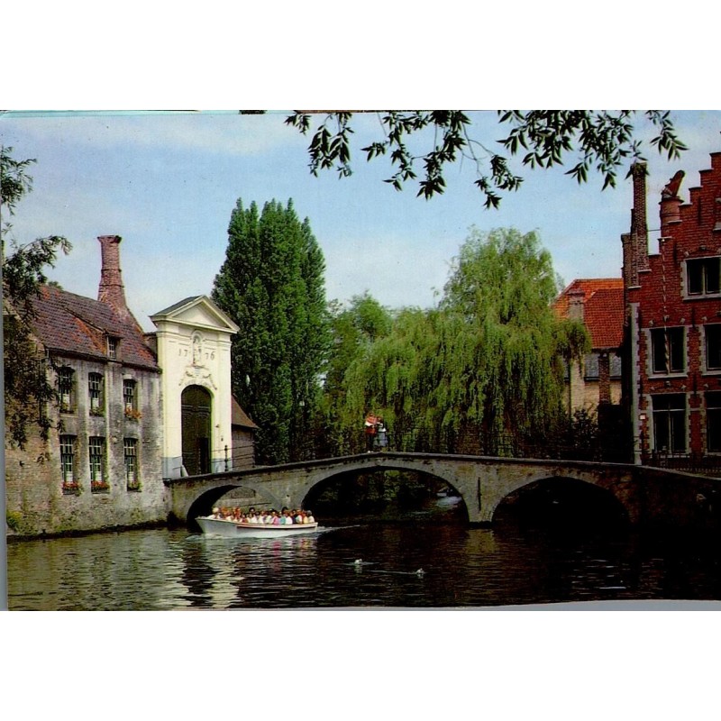 CPM Brugge Entrée du Béguinage Princier Bruges Belgique canal pont carte postale moderne