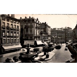 Carte postale ancienne Grenoble Place Grenette  - scène historique