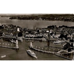 CPSM Lindau port du lac de Constance avec phare lion de Bavière et bateaux Allemagne