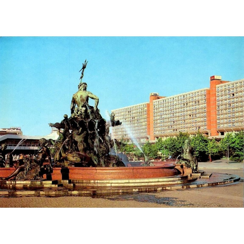 CPM Berlin Neptunbrunnen fontaine de Neptune Magistrale Berlin-Est RDA Allemagne 1980