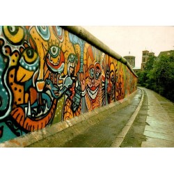 Berlin Mur à Bethanien en 1985 avec fresque de Christophe Bouchet et Thierry Noir à Mariannenplatz