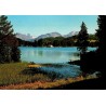 Lenzerheide-Valbella en Suisse, Heidsee entouré de forêts avec sommets des Alpes grisonnes