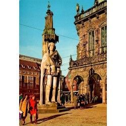 Bremen statue de Roland devant l'Hôtel de Ville sur la place du Marché