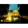 Aachen Neues Kurhaus et Casino illuminés avec fontaine à Aix-la-Chapelle en Allemagne