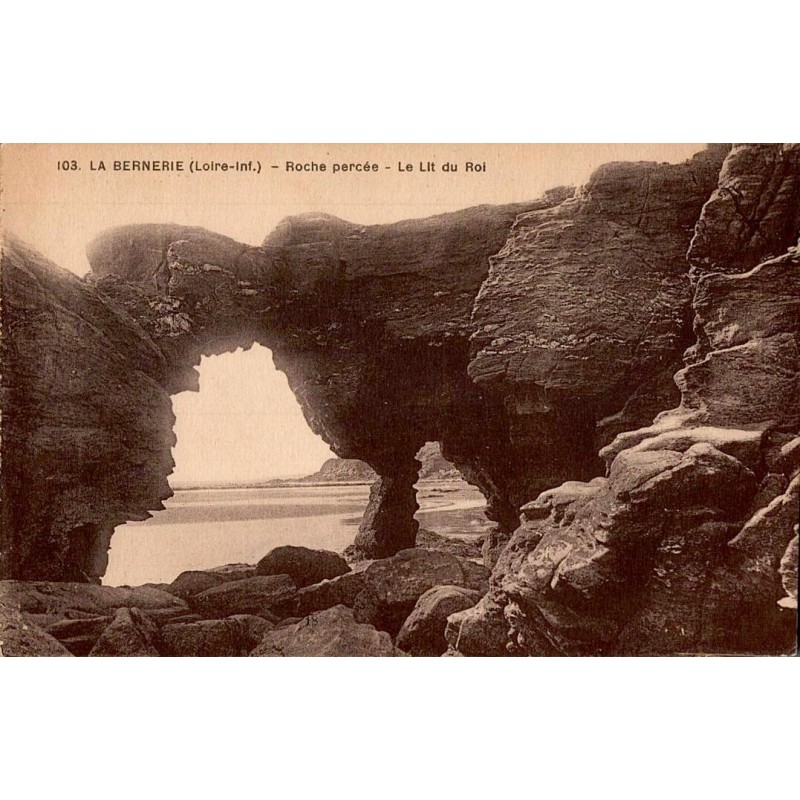 Carte postale ancienne de la Roche Percée et du Lit du Roi à La Bernerie