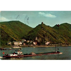 Kamp-Bornhofen sur le Rhin avec péniche et châteaux Sterrenberg et Liebenstein en Allemagne