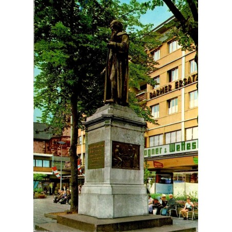Mainz monument Gutenberg avec statue de Johannes Gutenberg dans le centre-ville de Mayence