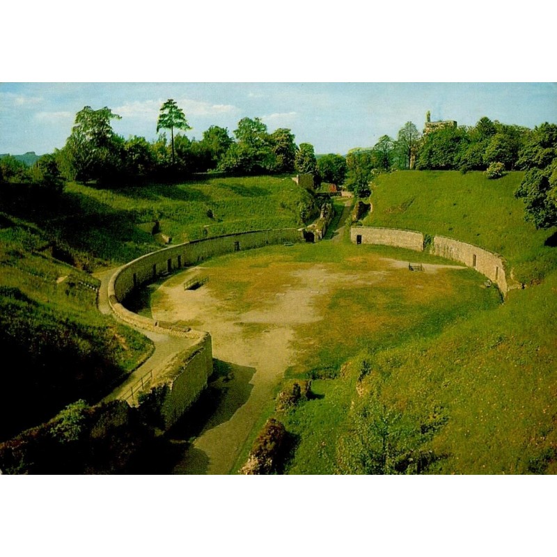 Trier amphithéâtre romain, vue de l’arène antique et des vestiges d’Augusta Treverorum