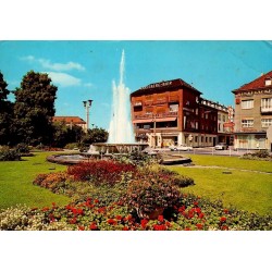 Kaiserslautern Fackelrondell fontaine et commerces du centre-ville en Allemagne vers 1978