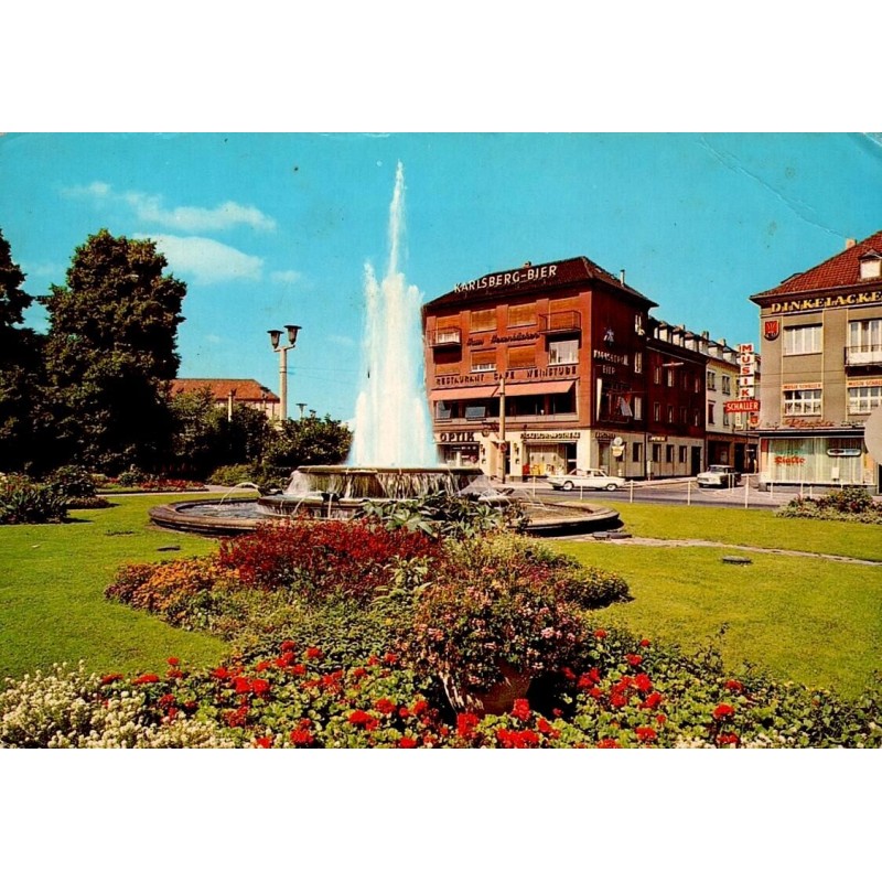 Kaiserslautern Fackelrondell fontaine et commerces du centre-ville en Allemagne vers 1978
