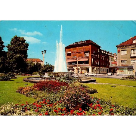 Kaiserslautern Fackelrondell fontaine et commerces du centre-ville en Allemagne vers 1978