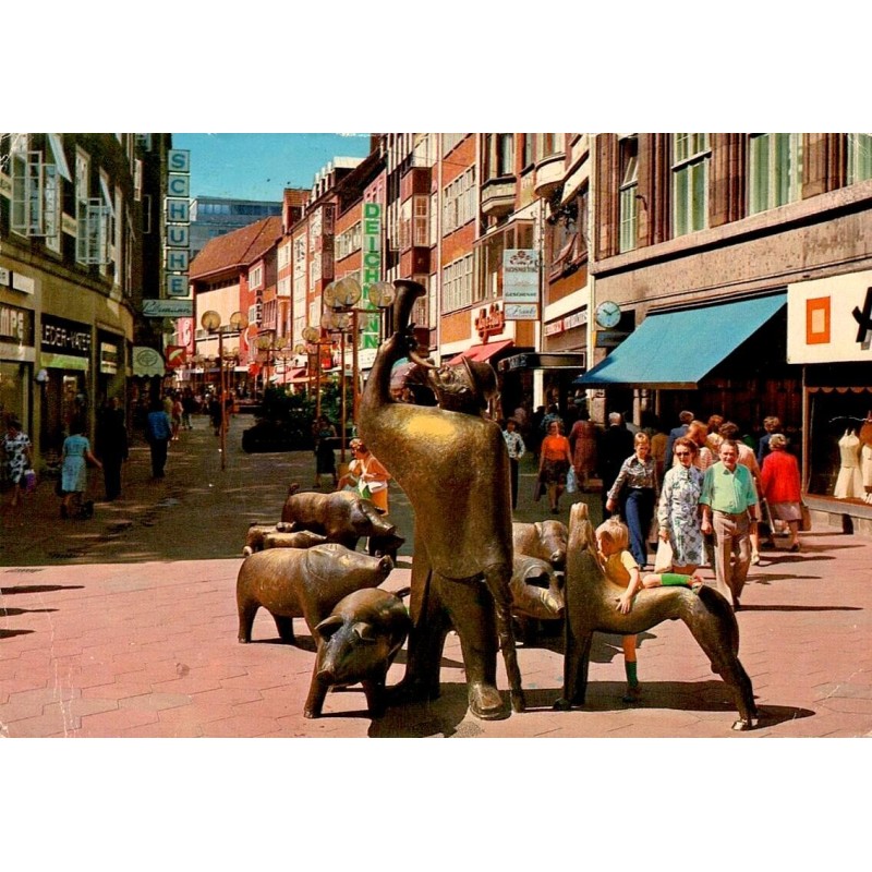 Bremen Sögestraße sculpture Sögegruppe de Peter Lehmann et rue commerçante animée