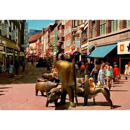Bremen Sögestraße sculpture Sögegruppe de Peter Lehmann et rue commerçante animée