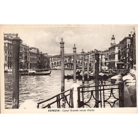 Venise Grand Canal vers le pont du Rialto avec gondoles sur une ancienne carte postale