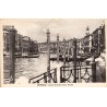 Venise Grand Canal vers le pont du Rialto avec gondoles sur une ancienne carte postale