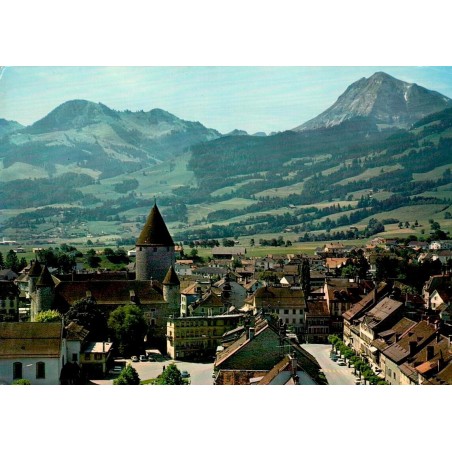 CPSM Bulle en Gruyère Suisse vue générale château et montagnes du canton de Fribourg