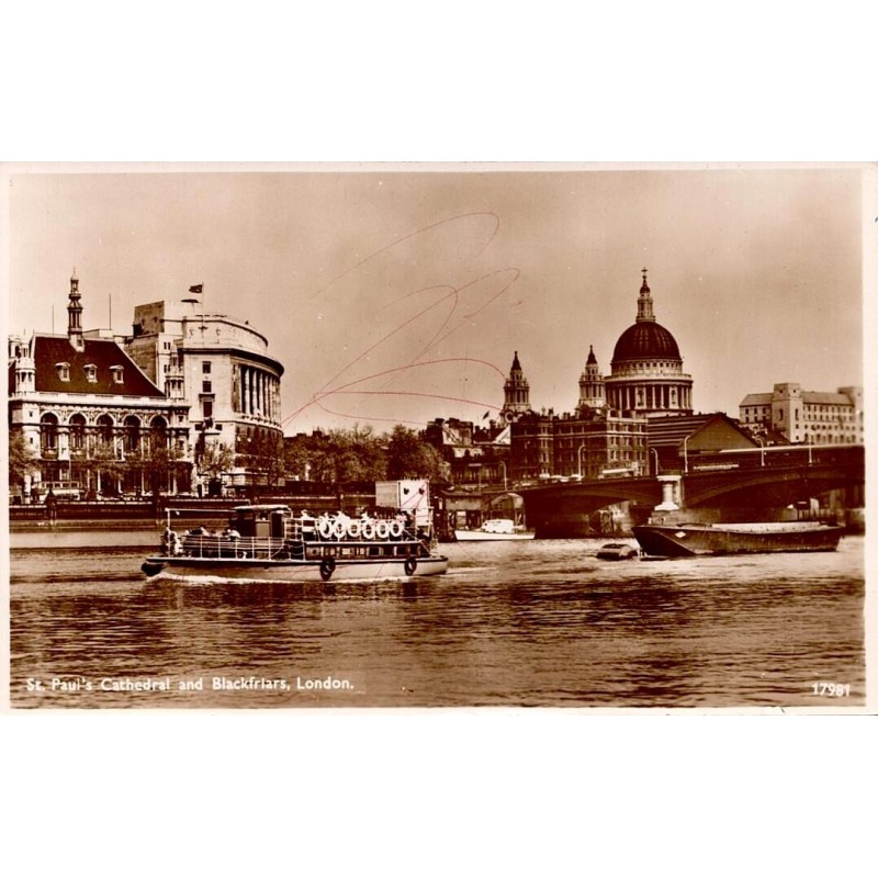 CPSM Londres cathédrale Saint-Paul Blackfriars et bateaux sur la Tamise