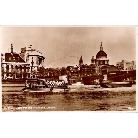 CPSM Londres cathédrale Saint-Paul Blackfriars et bateaux sur la Tamise