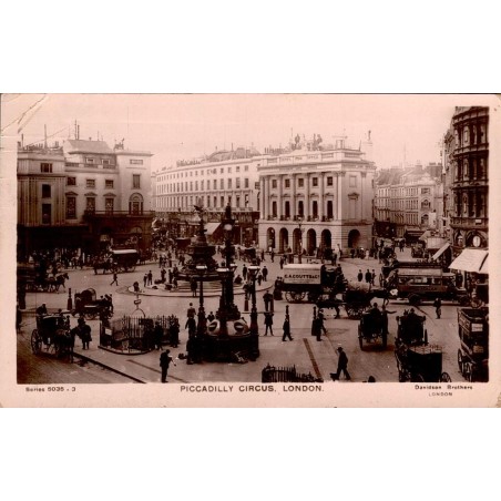 CPA Londres Piccadilly Circus animé avec attelages et omnibus vers 1905